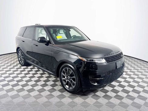 Used 2024 Land Rover Range Rover Sport SE image 3