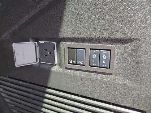 Used 2024 GMC Yukon Denali AWD/4WD image 35