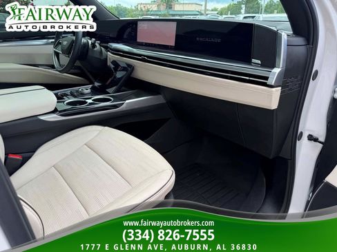 Used 2025 Cadillac Escalade Sport w/ Touring Package AWD/4WD image 38