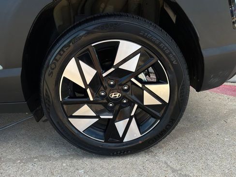 Used 2025 Hyundai Kona SEL FWD image 8