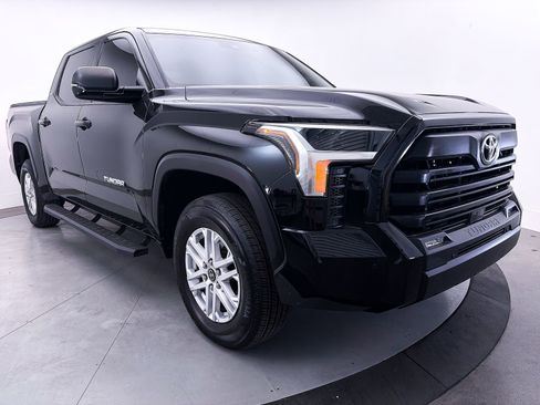 Used 2023 Toyota Tundra SR5 w/ SR5 Premium Package AWD/4WD image 9