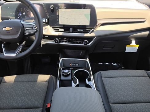 New 2026 Chevrolet Equinox LT w/ Convenience Package II FWD image 16