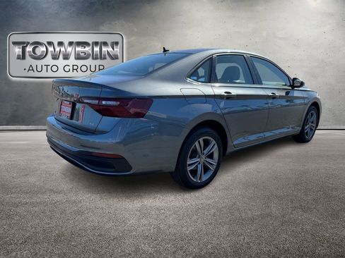 Used 2024 Volkswagen Jetta SE image 4