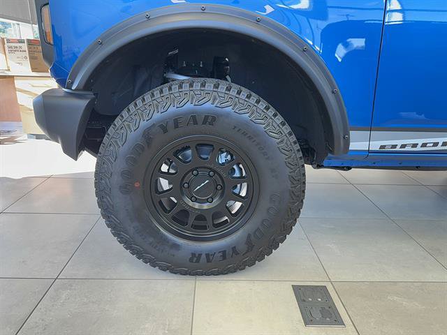 Used 2025 Ford Bronco 4-Door AWD/4WD image 4