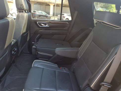 Used 2024 Chevrolet Tahoe Premier AWD/4WD image 14