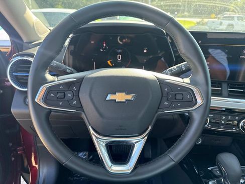 Used 2025 Chevrolet Trax LT w/ LT Convenience Package FWD image 28