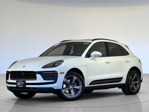 Used 2025 Porsche Macan image 1