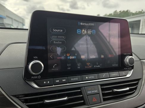 Used 2025 Nissan Altima 2.5 SV FWD image 23