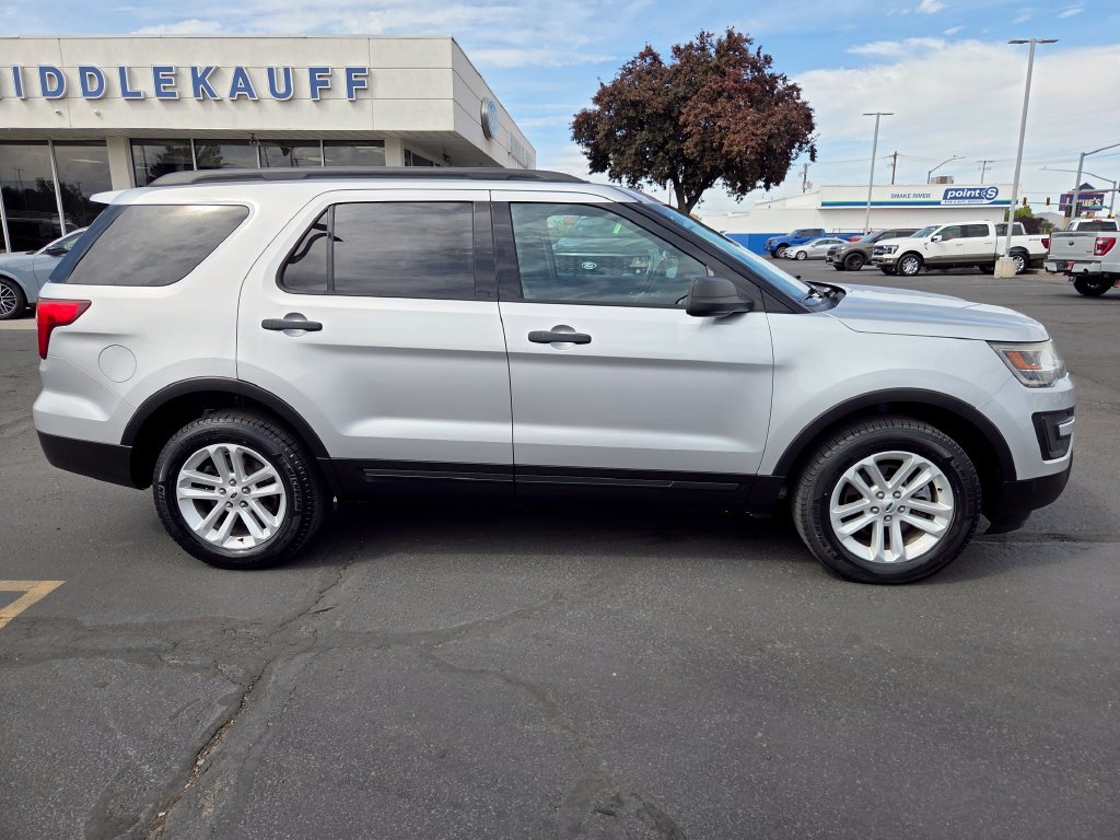 Used 2017 Ford Explorer 4WD image 2