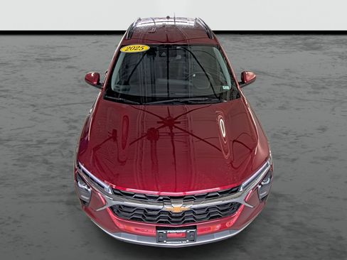 Used 2025 Chevrolet Trax LT w/ Driver Confidence Package image 6