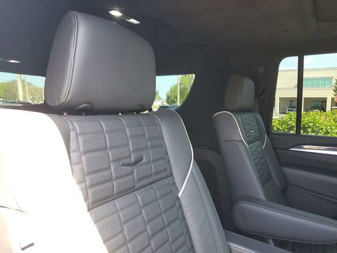 Used 2025 Cadillac Escalade ESV V w/ LPO, ONYX Package AWD/4WD image 25