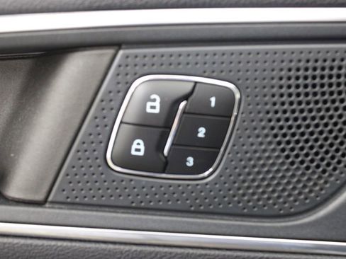 Used 2023 Ford Edge Titanium AWD/4WD image 18