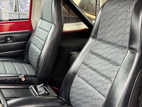 Used 1987 Jeep Wrangler Base image 14