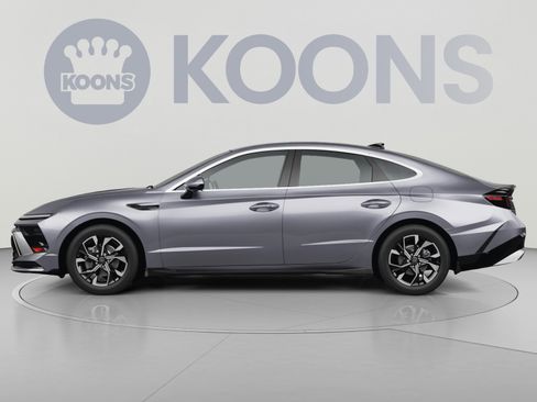 Used 2025 Hyundai Sonata SEL FWD image 2