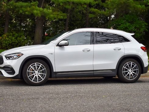 Used 2021 Mercedes-Benz GLA 35 AMG 4MATIC w/ Premium Package image 3