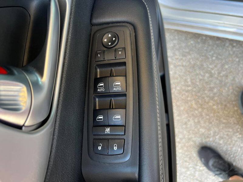 Used 2018 Chrysler Pacifica Touring Plus w/ S Appearance Package FWD image 16