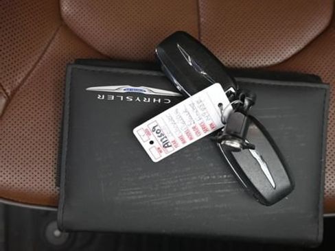 Used 2018 Chrysler Pacifica Limited FWD image 14