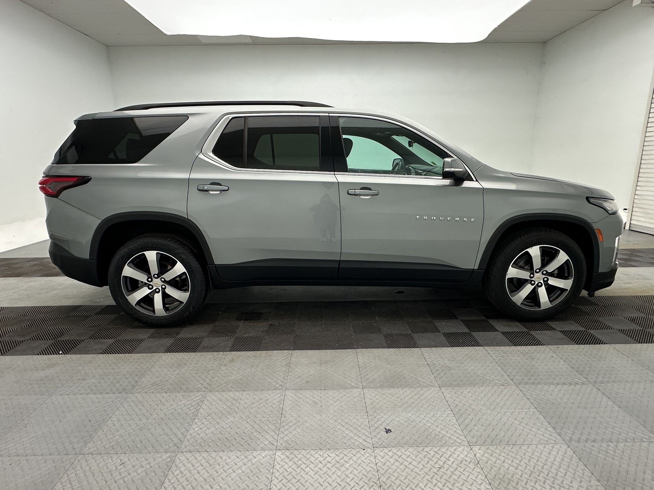 Certified 2023 Chevrolet Traverse LT w/ LT Premium Package AWD/4WD image 8