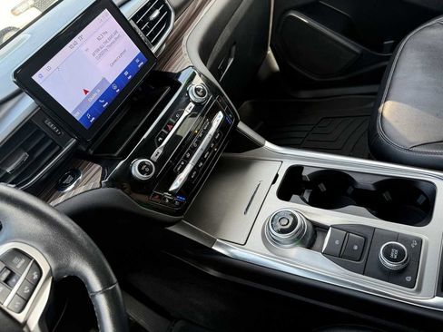 Used 2023 Ford Explorer Limited image 25