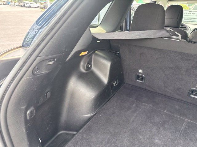 Used 2022 Jeep Cherokee Latitude AWD/4WD image 43