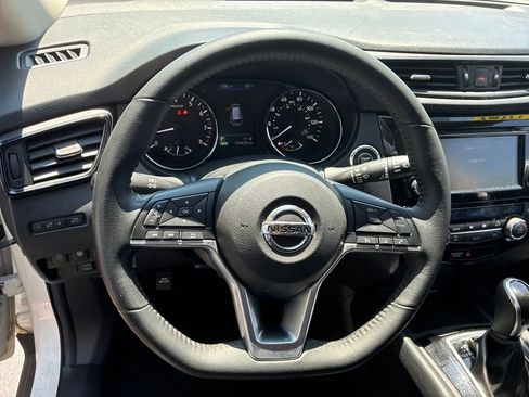 Used 2020 Nissan Rogue SV AWD/4WD image 17
