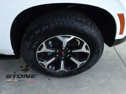 New 2026 GMC Yukon AT4 w/ AT4 Premium Package image 10