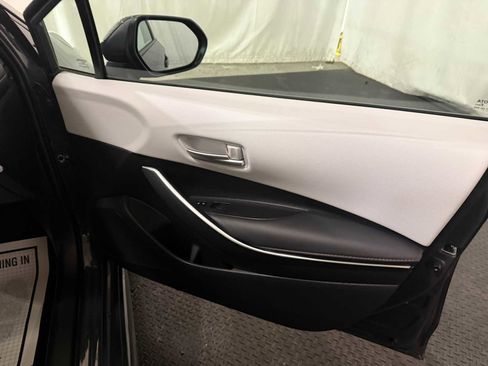 Certified 2025 Toyota Corolla SE image 28