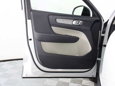 Certified 2026 Volvo XC40 B5 Plus AWD/4WD image 17