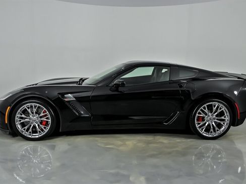 Used 2015 Chevrolet Corvette Z06 w/ 3LZ Preferred Equipment Group RWD image 7