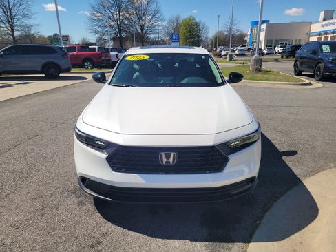 Certified 2025 Honda Accord SE image 8