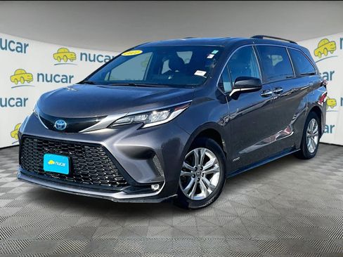 Used 2021 Toyota Sienna XSE w/ XSE Plus Package AWD/4WD image 3