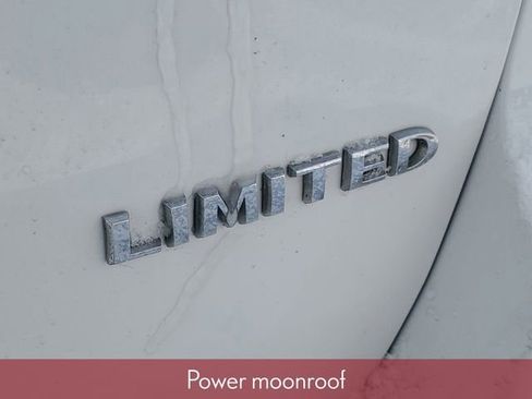 Used 2022 Jeep Grand Cherokee Limited image 7