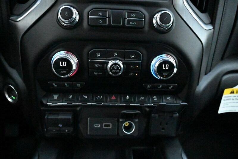 Used 2022 GMC Sierra 3500 Denali w/ Denali Ultimate Package AWD/4WD image 24