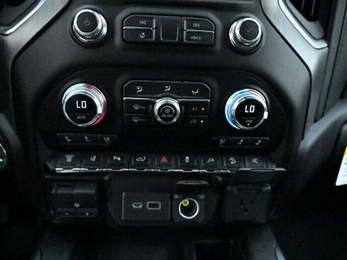 Used 2022 GMC Sierra 3500 Denali w/ Denali Ultimate Package AWD/4WD image 24