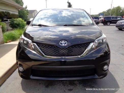 Used 2013 Toyota Sienna SE FWD image 21