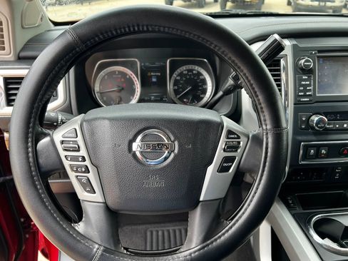 Used 2017 Nissan Titan SL AWD/4WD image 7