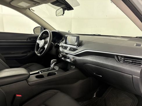 Used 2024 Nissan Altima 2.5 S FWD image 32