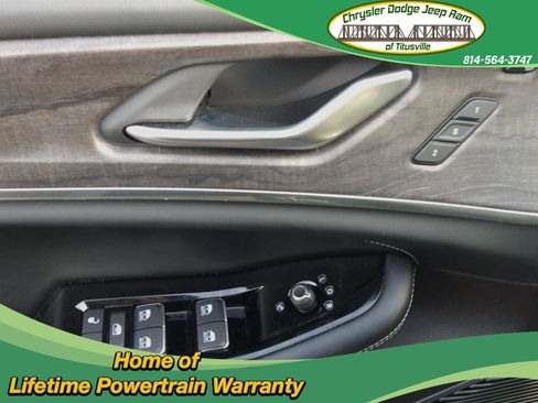 Used 2022 Jeep Grand Cherokee Overland w/ Luxury Tech Group IV image 18