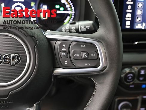 Used 2025 Jeep Wrangler Unlimited Sahara AWD/4WD image 16