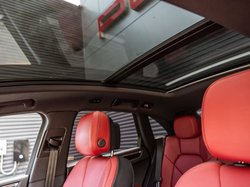 Certified 2026 Porsche Macan AWD/4WD image 14