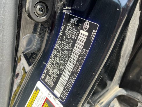 Used 2013 Toyota Avalon Limited w/ Technology Pkg FWD image 32