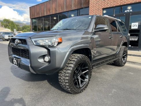 Used 2018 Toyota 4Runner SR5 Premium AWD/4WD image 8