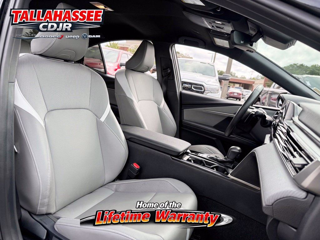 Used 2025 Toyota Camry SE w/ Convenience Package FWD image 35