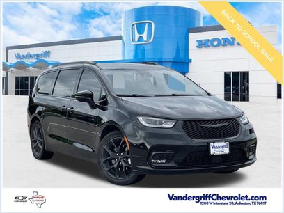 Used 2025 Chrysler Pacifica Limited