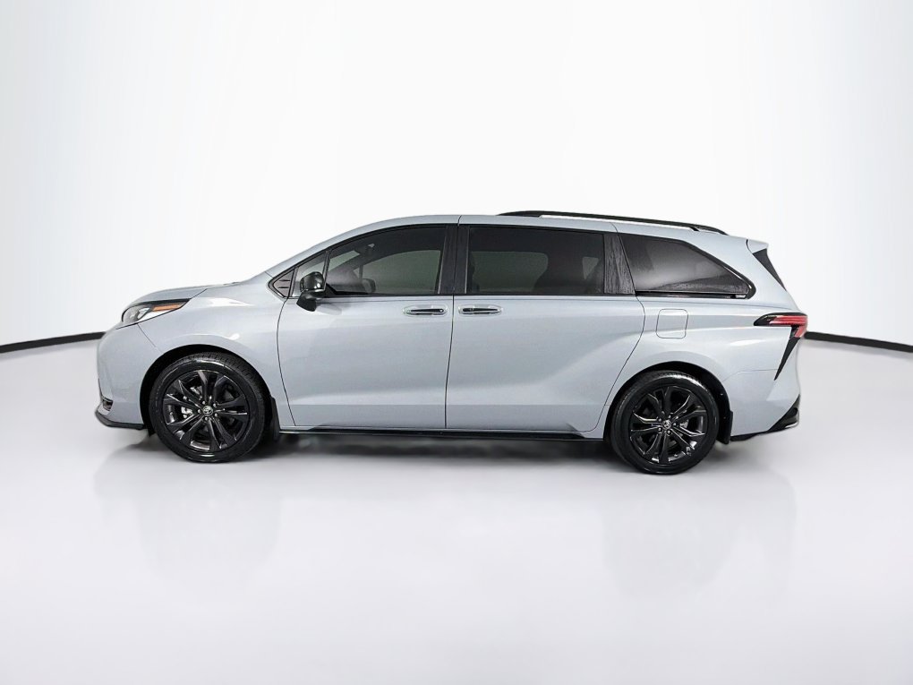 Used 2025 Toyota Sienna XSE w/ XSE Plus Package FWD image 6