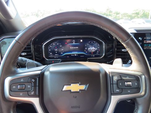 Certified 2022 Chevrolet Silverado 1500 LTZ w/ Technology Package image 24