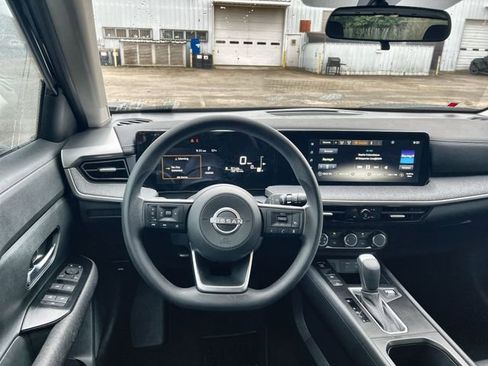 Used 2025 Nissan Kicks SV image 11