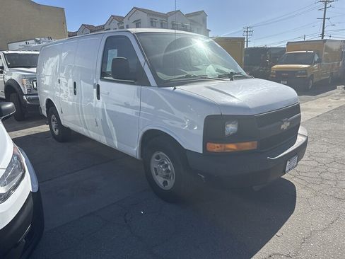 Used 2014 Chevrolet Express 2500 RWD image 2