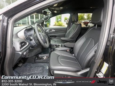 New 2025 Chrysler Voyager LX FWD image 10