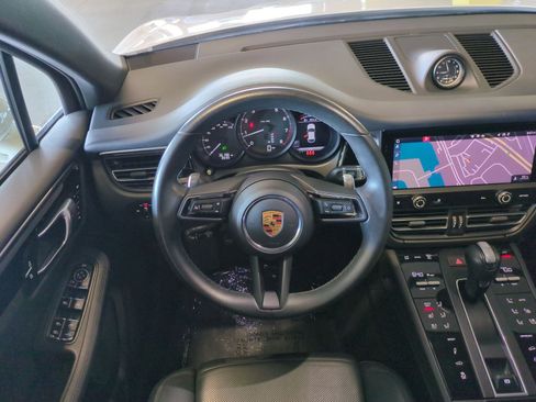 Certified 2023 Porsche Macan image 16
